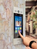 Akuvox - R29C Multi-Tenant-IP-Video-Türsprechanlage mit 4G LTE, Gesichtserkennung, QR-Code, BLE, 7"-Touchscreen.